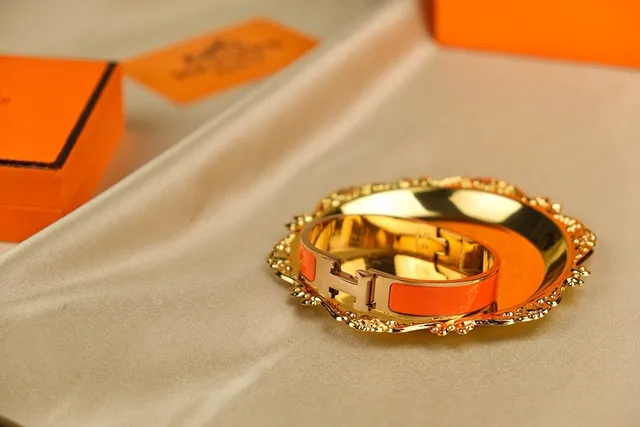 Hermès Clic H Bracelet rigide émail orange doré 2