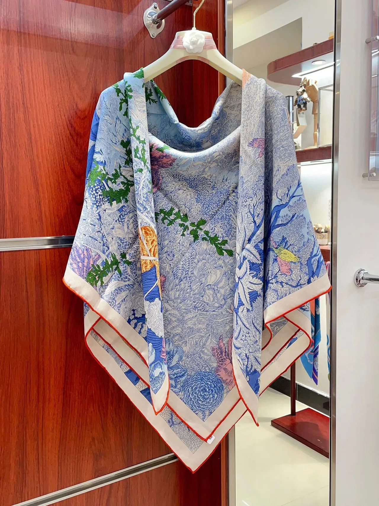 Hermès ফুল প্রিন্ট বর্ডার-ট্রিমড রেশম স্কার্ফ 7