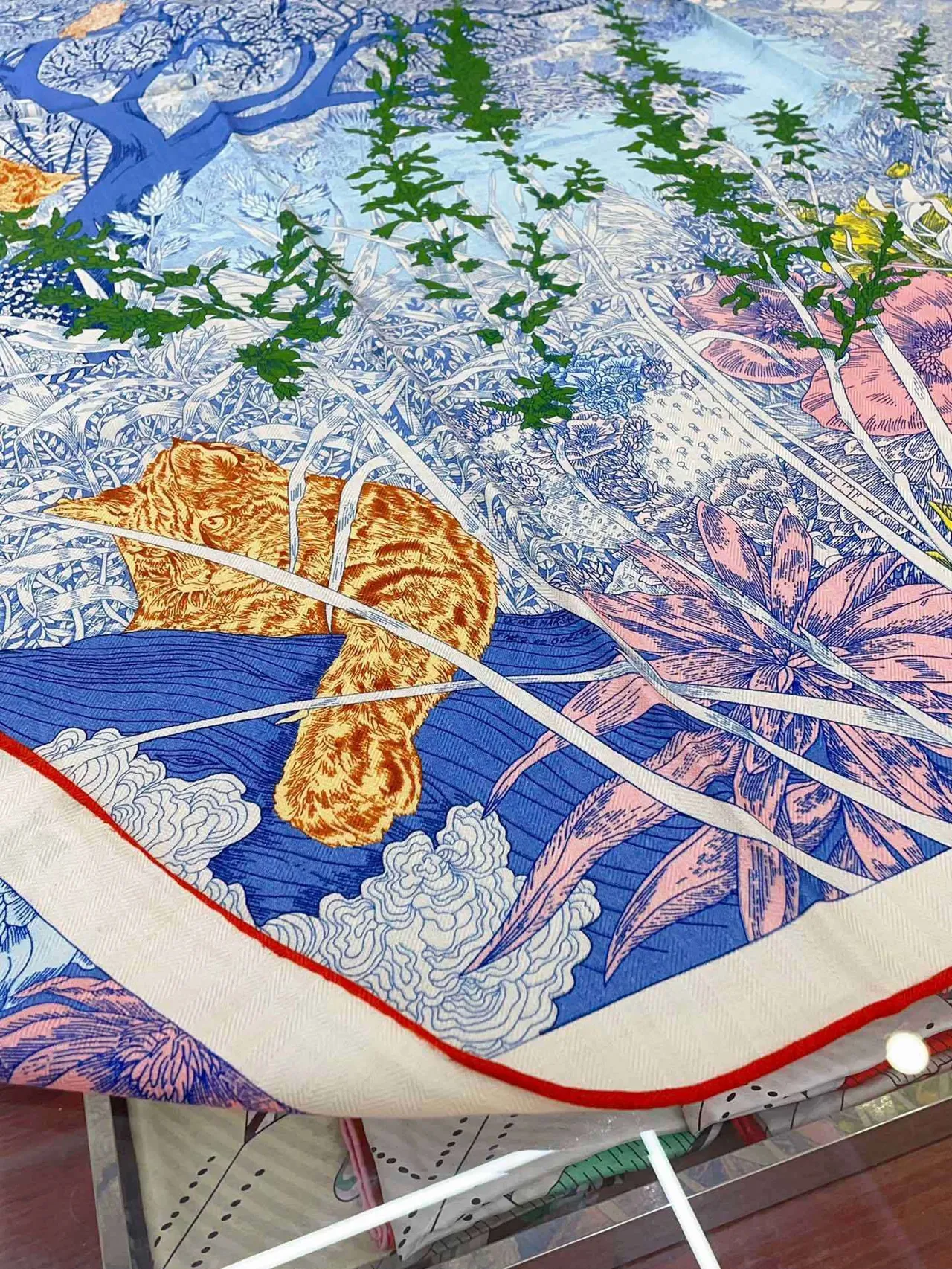 Hermès ফুল প্রিন্ট বর্ডার-ট্রিমড রেশম স্কার্ফ 9