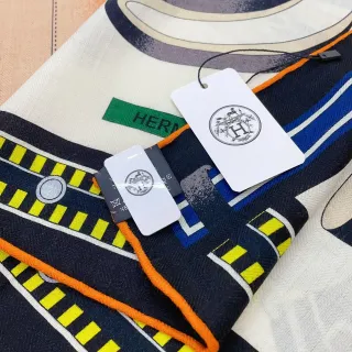 Hermès 印花条纹海军蓝和黄色丝绸围巾