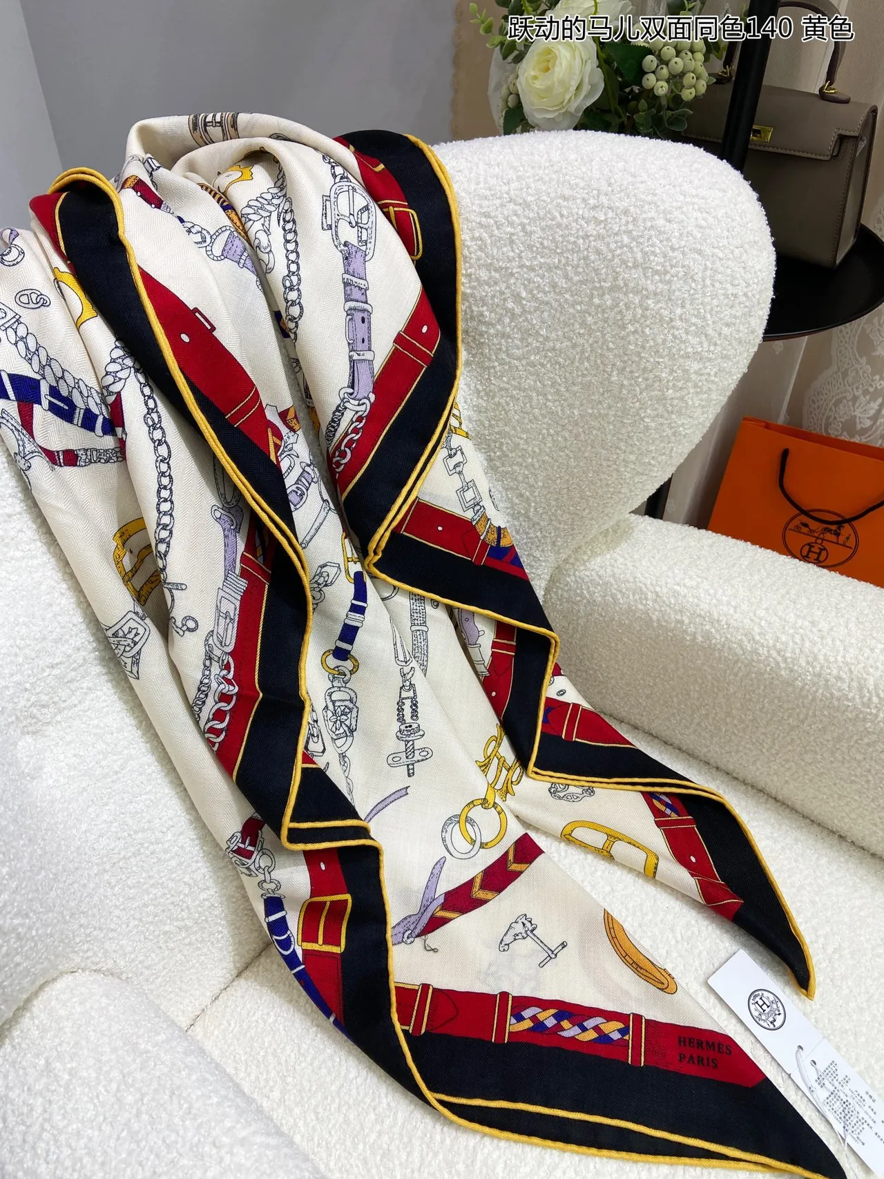 Hermès Le Cheval نمط فرساني لون كريم أصفر شال حريري 6