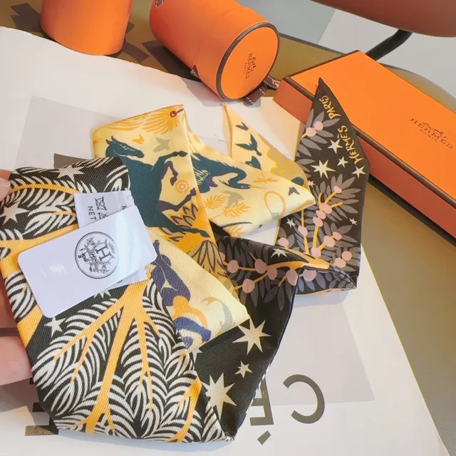 Hermès متعدد الألوان الضيق Twilly الفني الحيواني-النباتي الطباعة وشاح حريري 7