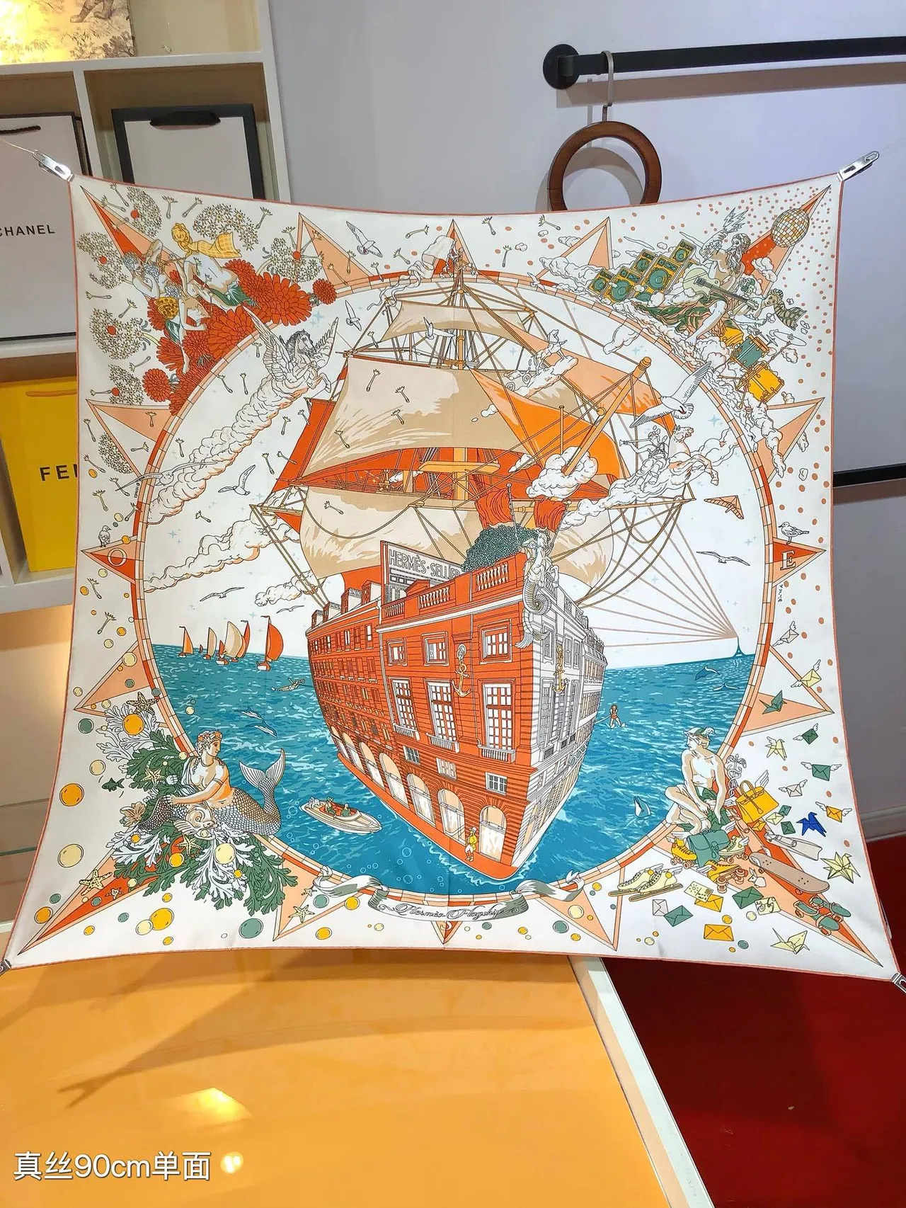 Hermès বহুরঙা সাদা চিত্রিত প্রিন্ট রোল্ড হেম সিল্ক স্কার্ফ 5