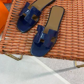 Hermès Navy Beige Patent Leather H-Strap Slippers