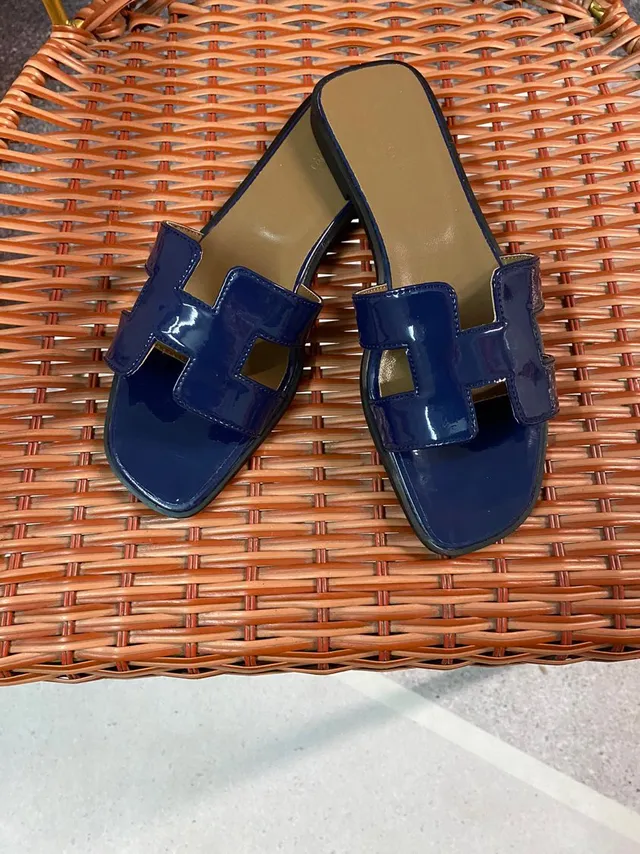 Hermès Navy Beige Patent Leather H-Strap Slippers 4