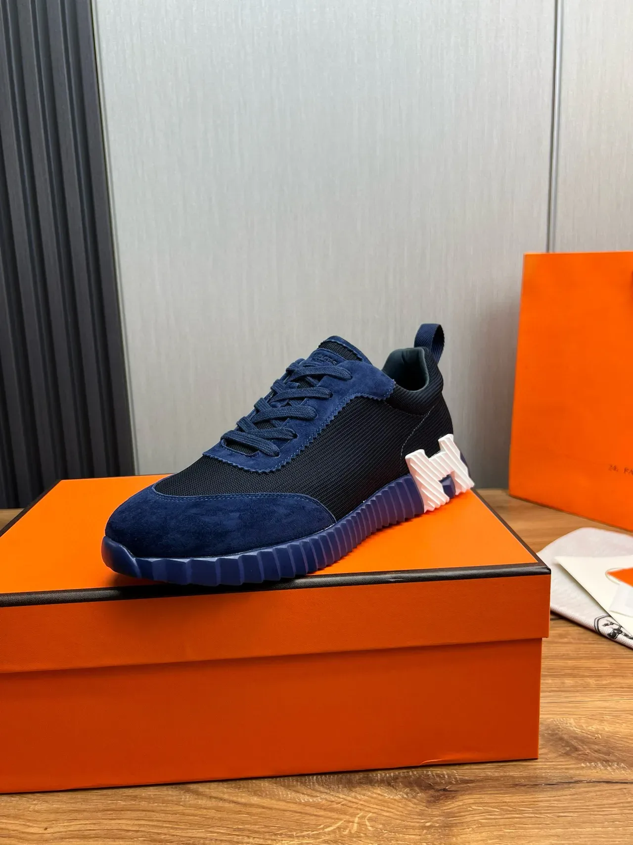 Hermès Daim Navy White Et Maille Empeigne Sculptée Rigide Semelle Caoutchouc Lifestyle Sneakers 2