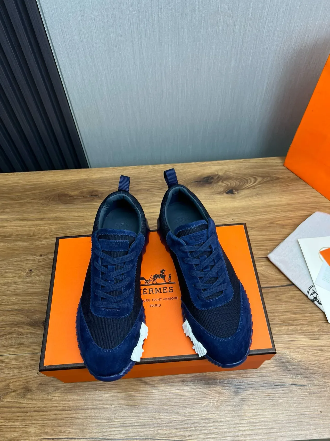 Hermès Daim Navy White Et Maille Empeigne Sculptée Rigide Semelle Caoutchouc Lifestyle Sneakers 3
