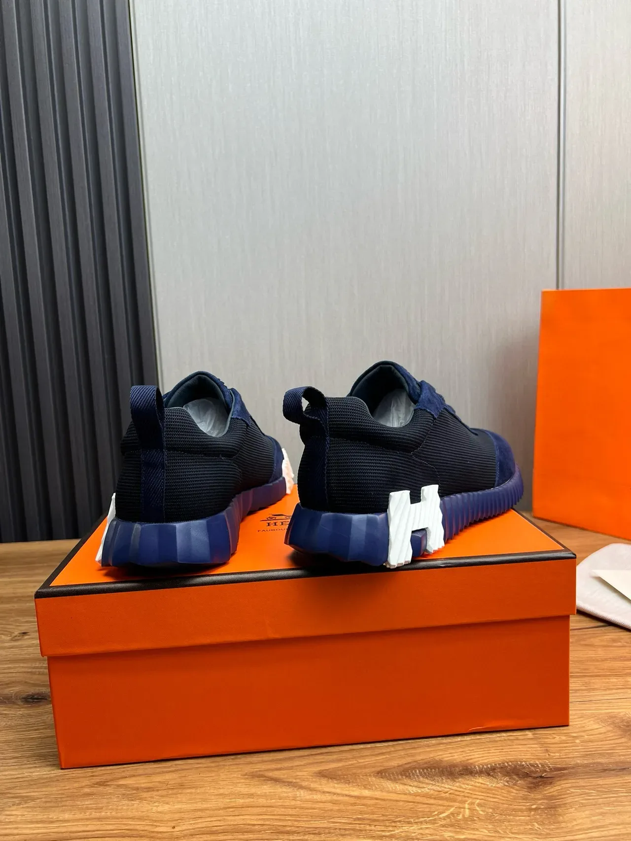 Hermès Daim Navy White Et Maille Empeigne Sculptée Rigide Semelle Caoutchouc Lifestyle Sneakers 5