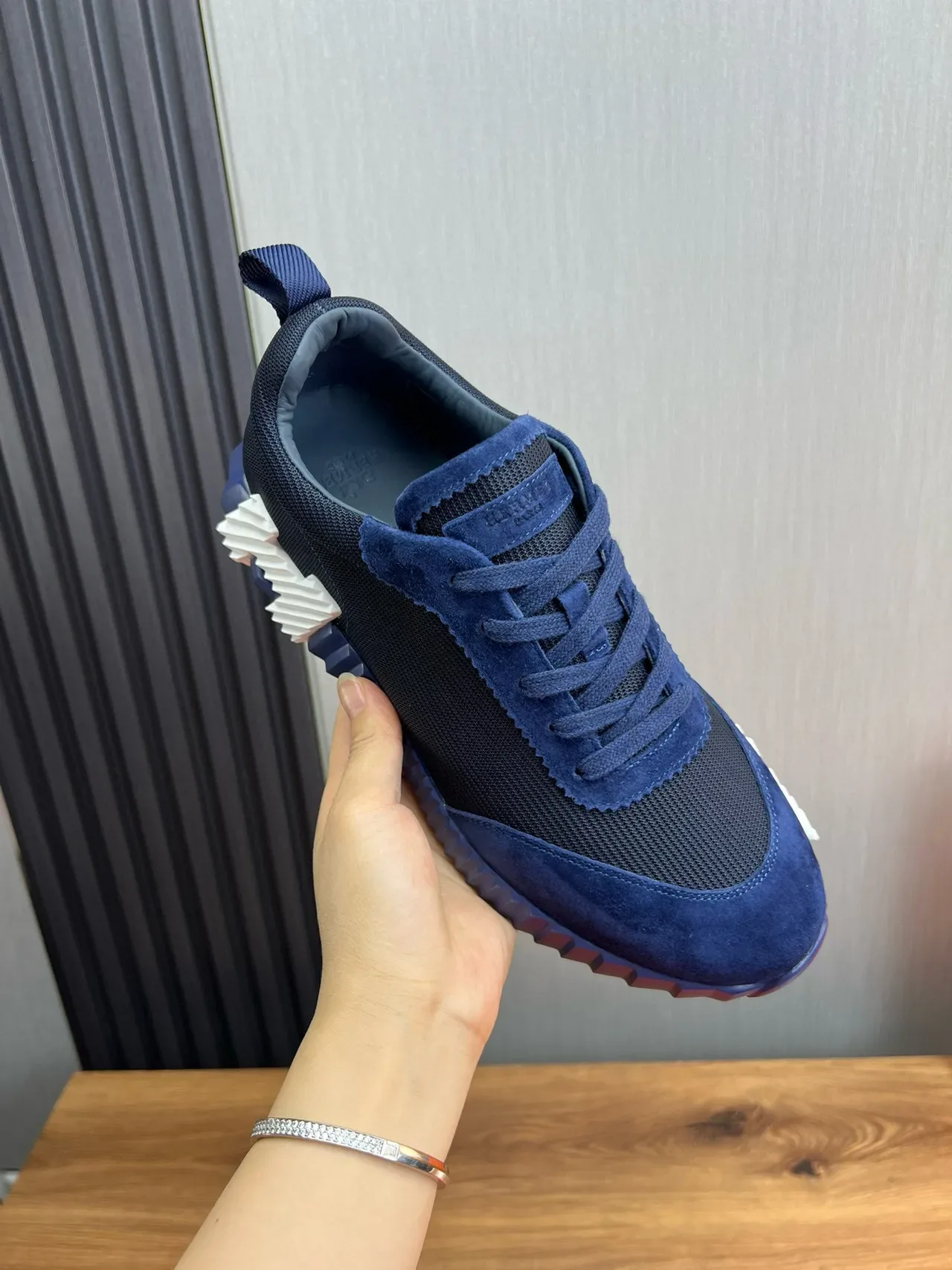 Hermès Daim Navy White Et Maille Empeigne Sculptée Rigide Semelle Caoutchouc Lifestyle Sneakers 7