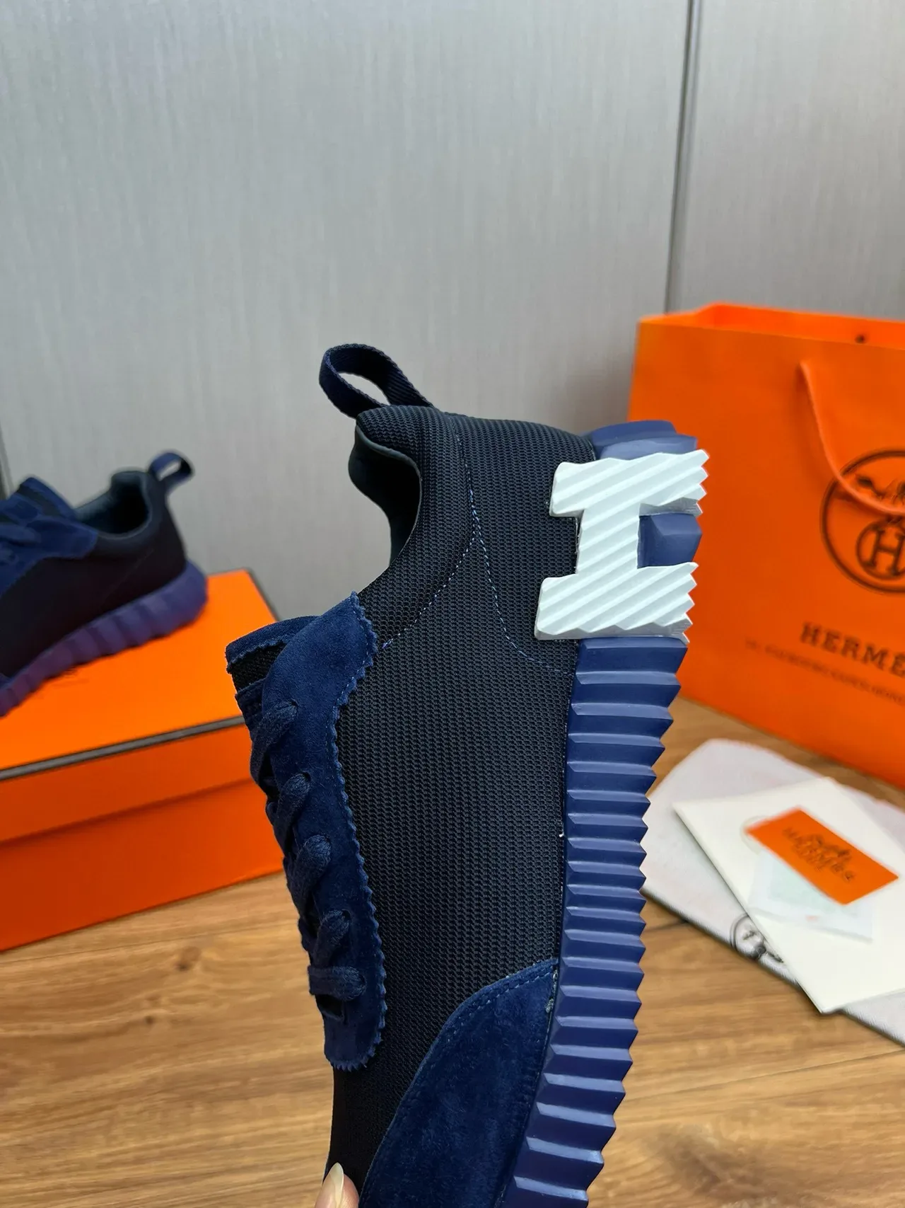 Hermès Daim Navy White Et Maille Empeigne Sculptée Rigide Semelle Caoutchouc Lifestyle Sneakers 8