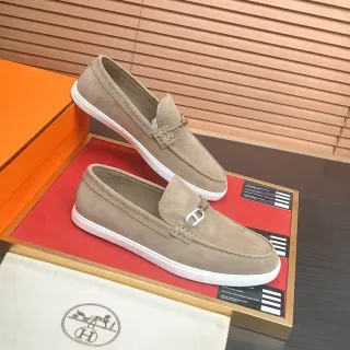 Hermès Oran Loafer de Ante Beige y Blanco con Hebilla de Horsebit