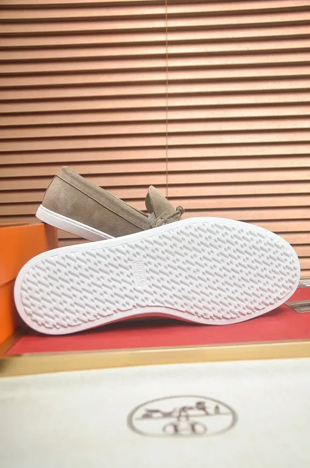 Hermès Oran Mocassin daim beige et blanc boucle chevalière 3