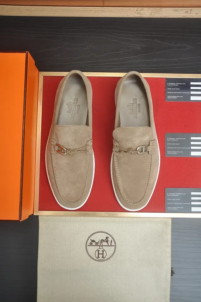 Hermès Oran Mocassin daim beige et blanc boucle chevalière 5