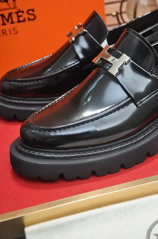 Hermès Oran Preto Couro Patentado Brilhante Mocassim com Hardware H-Buckle 2