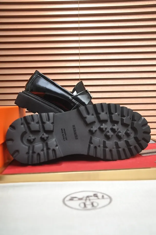 Hermès Oran Preto Couro Patentado Brilhante Mocassim com Hardware H-Buckle 3