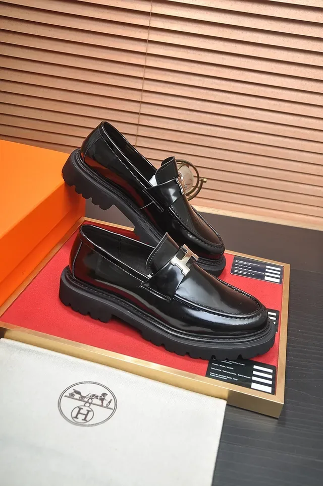 Hermès Oran Preto Couro Patentado Brilhante Mocassim com Hardware H-Buckle 4