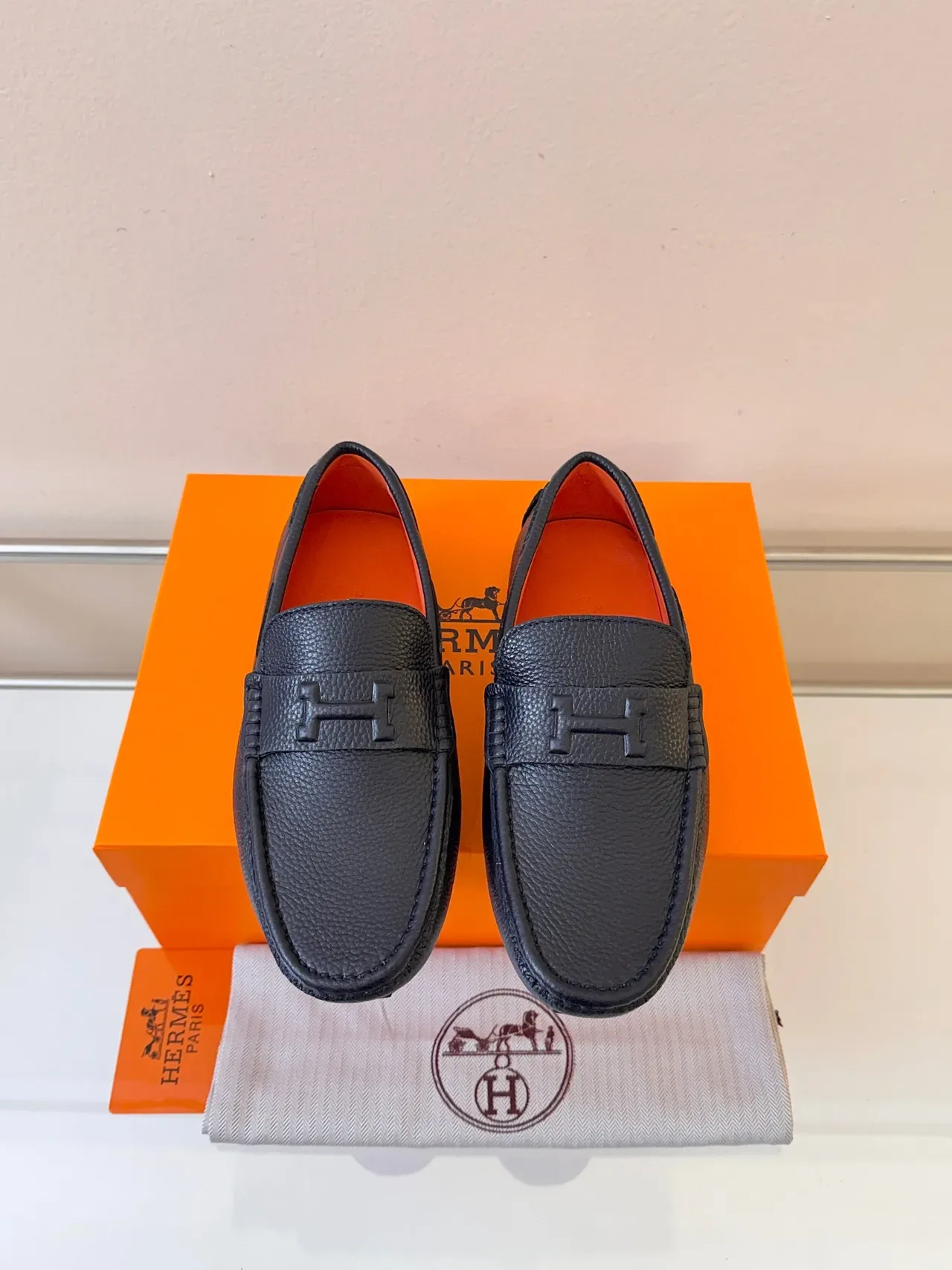 Hermès Oran Loafer Couro Preto Laranja Pebbled Borda Trançada 6
