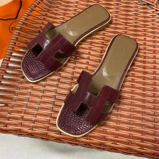 Hermès Oran Burgundy Croc-Embossed Leather Slippers