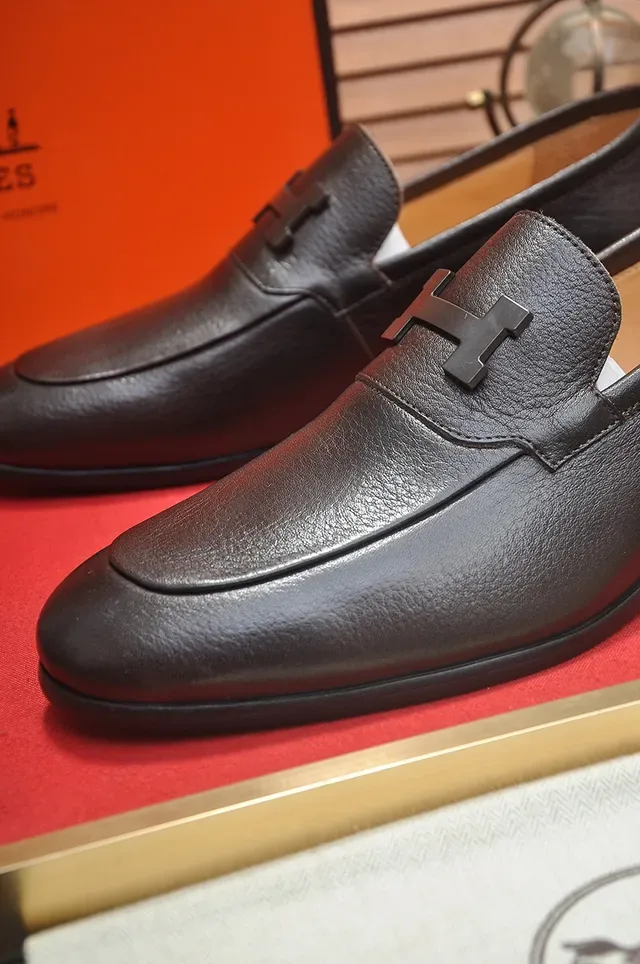 Hermès Oran Loafer Couro Pebbled Marrom Escuro 2