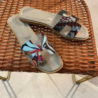 Hermès Oran Multicolor Print H-Strap Casual Sandals