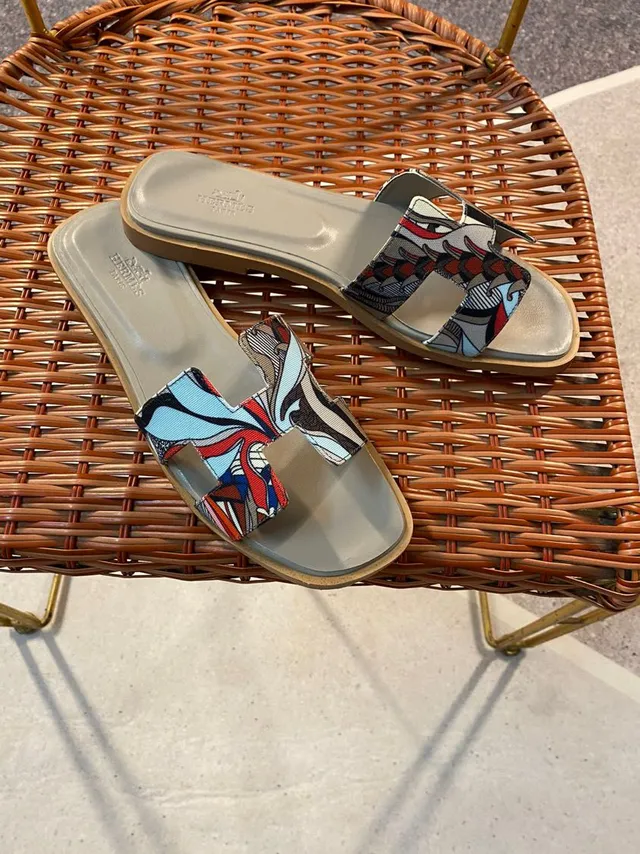 Hermès Oran imprimé multicolore H-Strap sandales casual 1