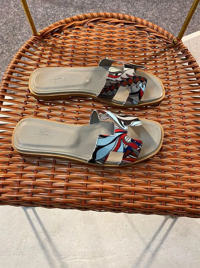 Hermès Oran imprimé multicolore H-Strap sandales casual 2