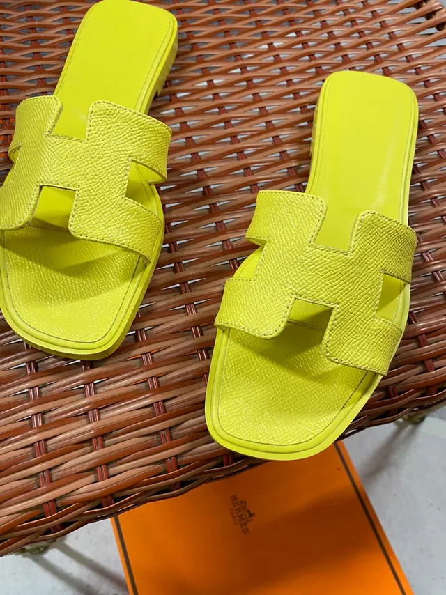 Hermès Oran Yellow Leather H-Strap Slippers 3