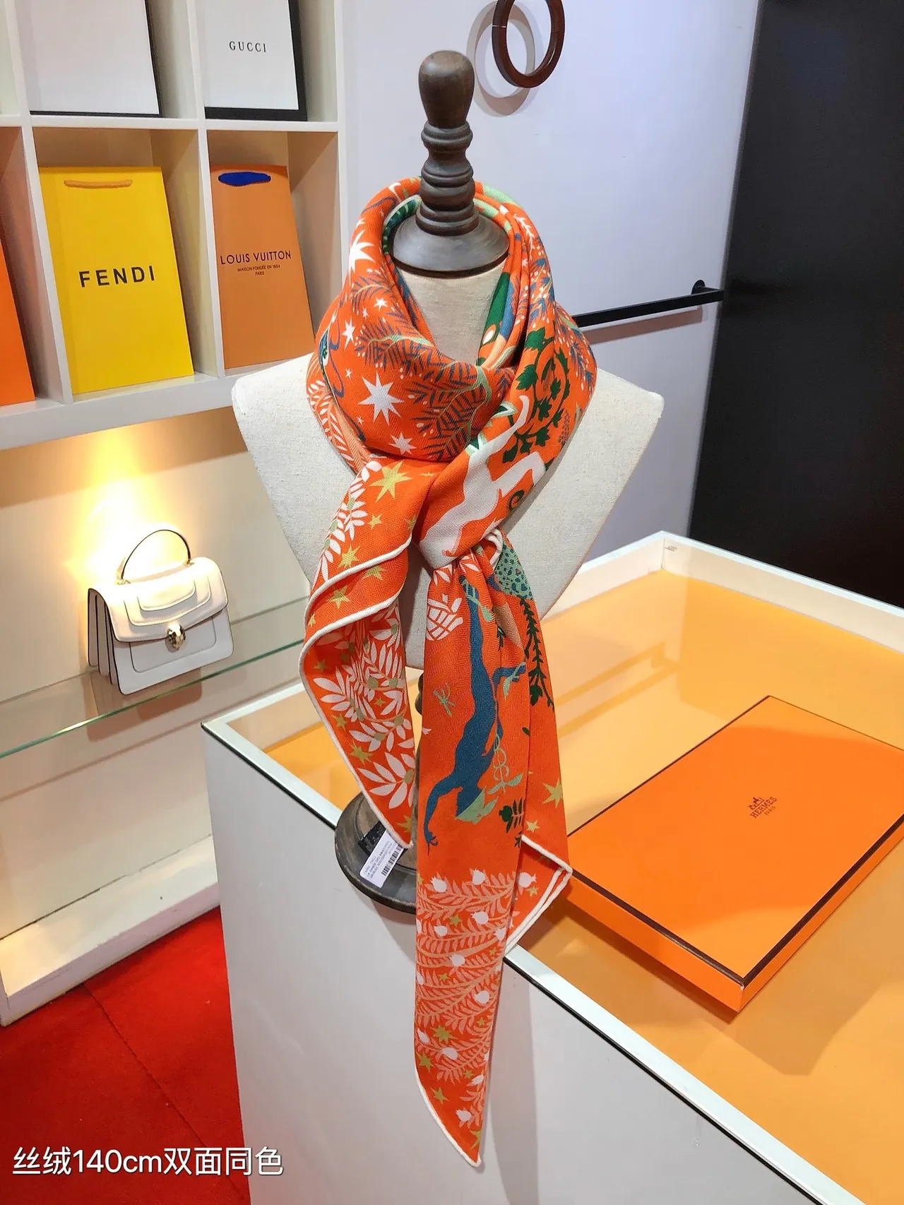 Hermès Orange Multicolore Vibrant Base Botanique Et Reptilienne Motif Écharpe de Soie 1