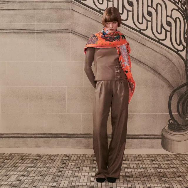 Hermès Orange Multicolore Vibrant Base Botanique Et Reptilienne Motif Écharpe de Soie 3