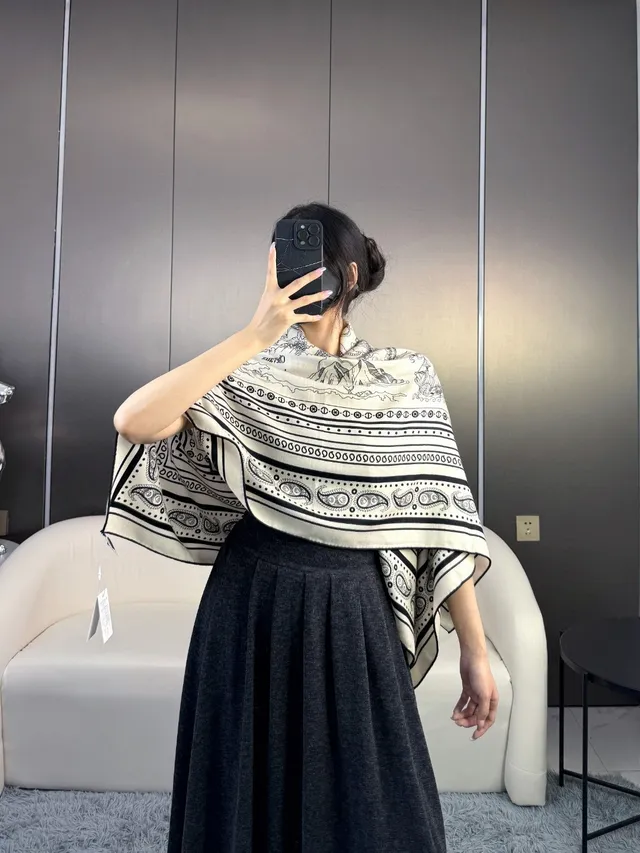 Hermès impression de Paisley noir et crème écharpe en soie 2