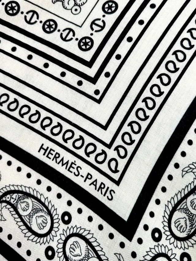 Hermès impression de Paisley noir et crème écharpe en soie 9