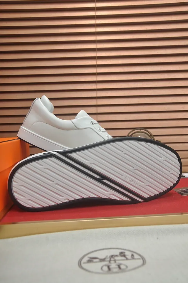 Hermès Zapatillas Lifestyle Minimalistas de Couro Branco e Preto 3