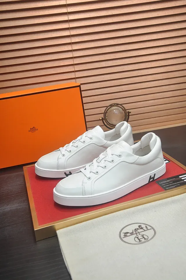 Hermès Zapatillas Lifestyle Minimalistas de Couro Branco e Preto 4
