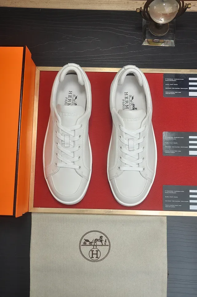 Hermès Zapatillas Lifestyle Minimalistas de Couro Branco e Preto 5