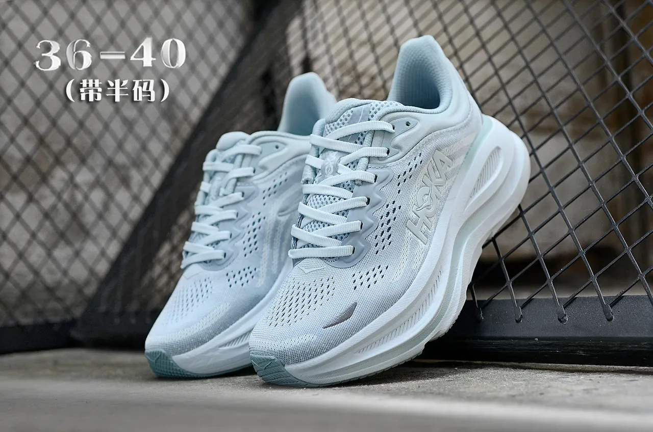 Hoka Azul Branco Maximalist Cushioning Engineered Mesh Upper Tênis de Corrida 5