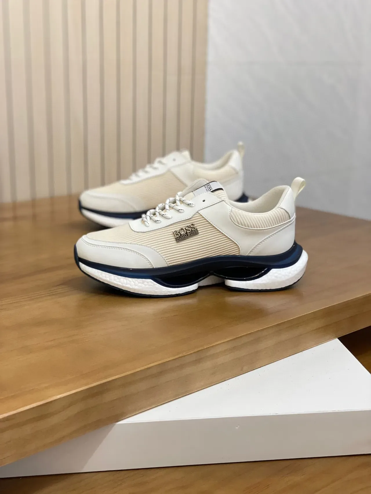 Hugo Boss Beige Navy Sneakers à tige en textile ribbed avec overlays en cuir blanc 3