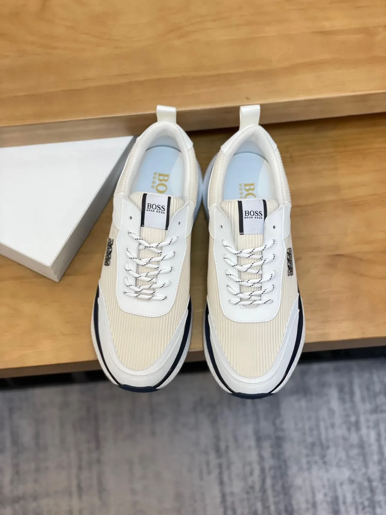Hugo Boss Beige Navy Sneakers à tige en textile ribbed avec overlays en cuir blanc 4