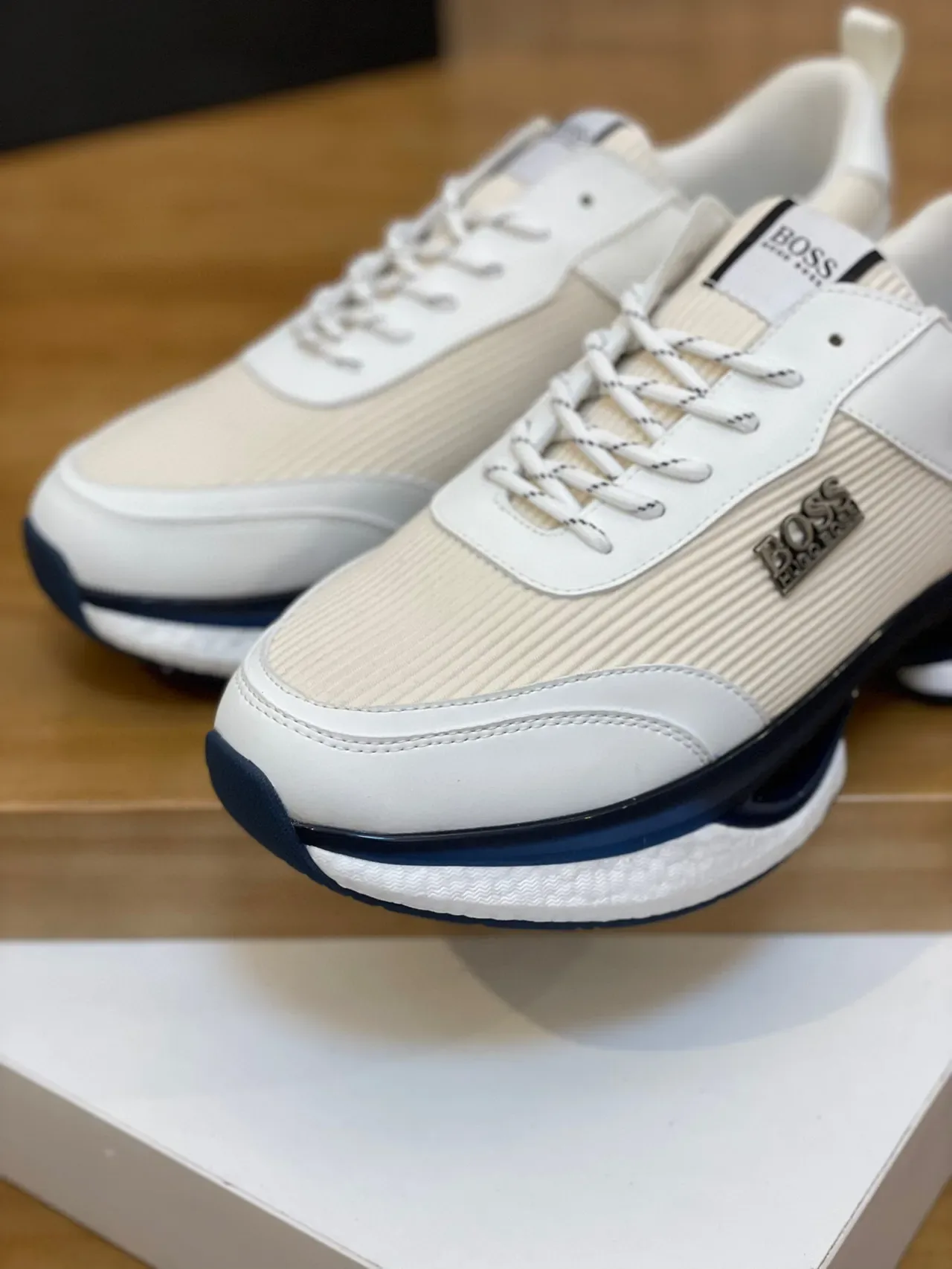 Hugo Boss Beige Navy Sneakers à tige en textile ribbed avec overlays en cuir blanc 6