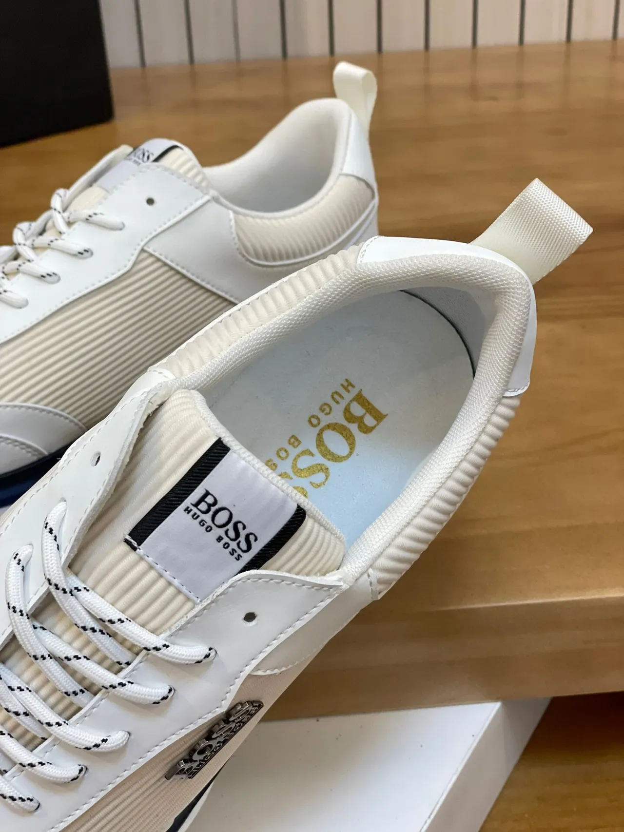 Hugo Boss Beige Navy Sneakers à tige en textile ribbed avec overlays en cuir blanc 7