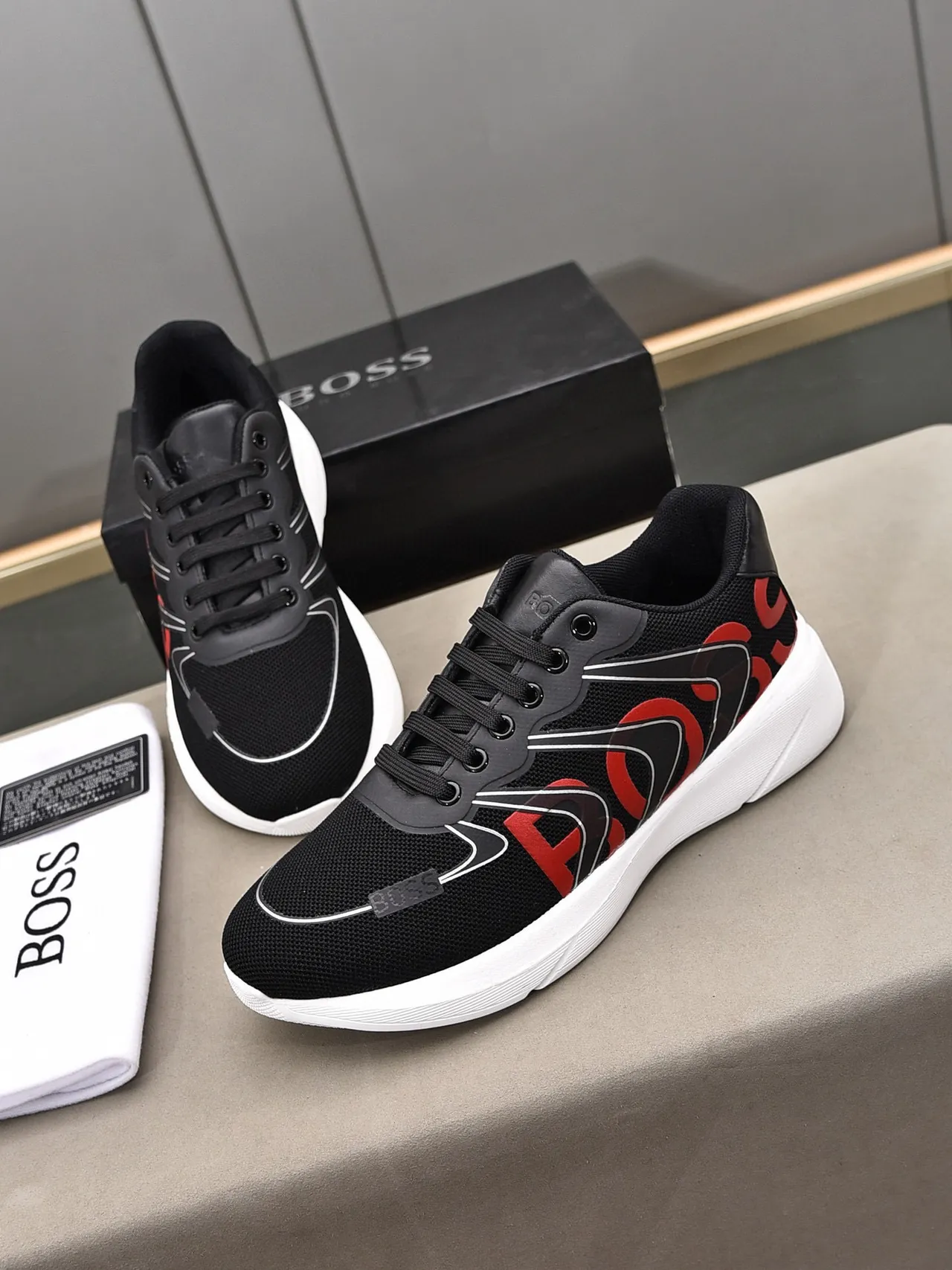 Hugo Boss Chaussures Lifestyle Noires et Rouges avec Upper en Maille et Impression de Logo Bold 3