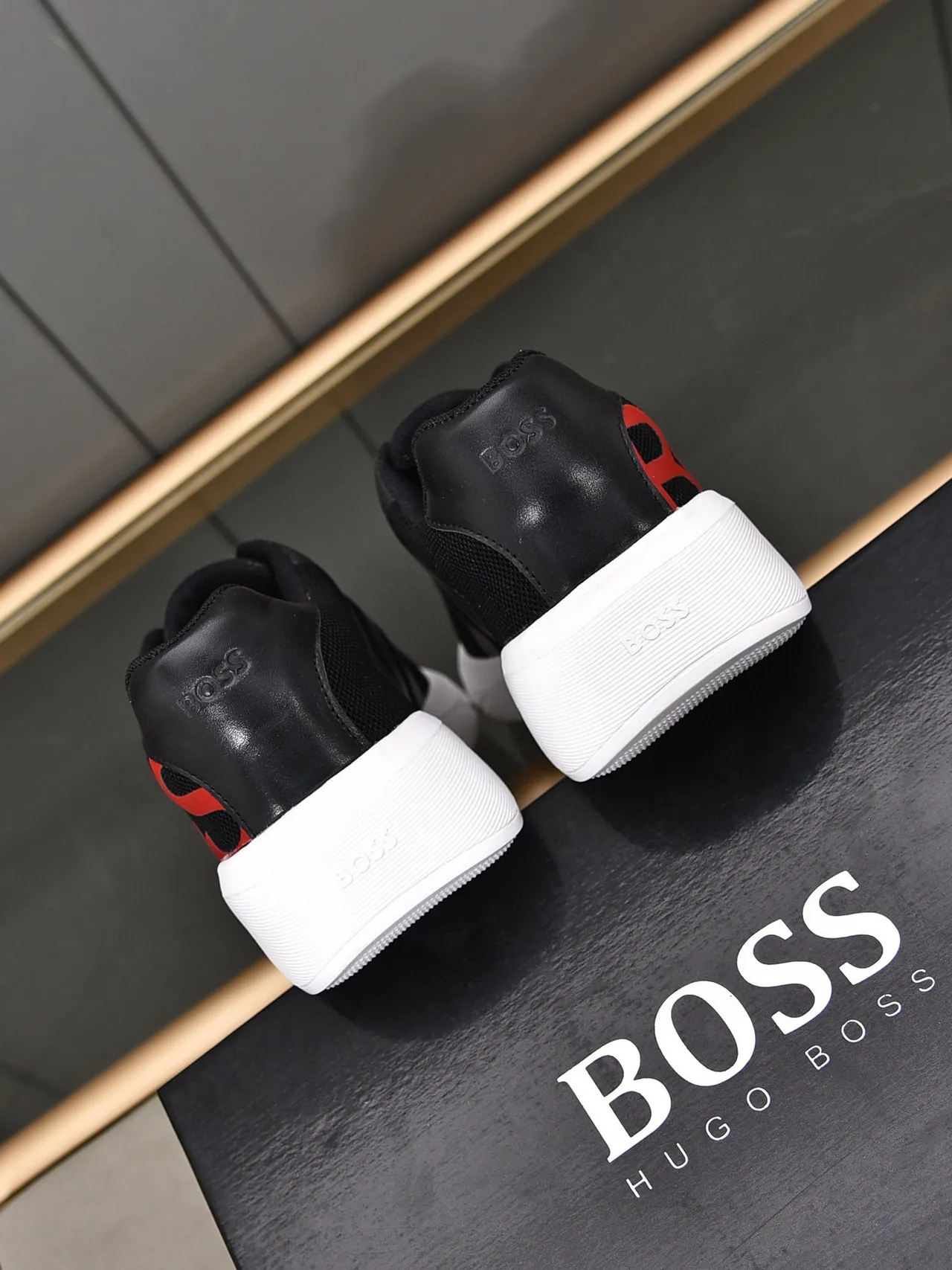 Hugo Boss Chaussures Lifestyle Noires et Rouges avec Upper en Maille et Impression de Logo Bold 5