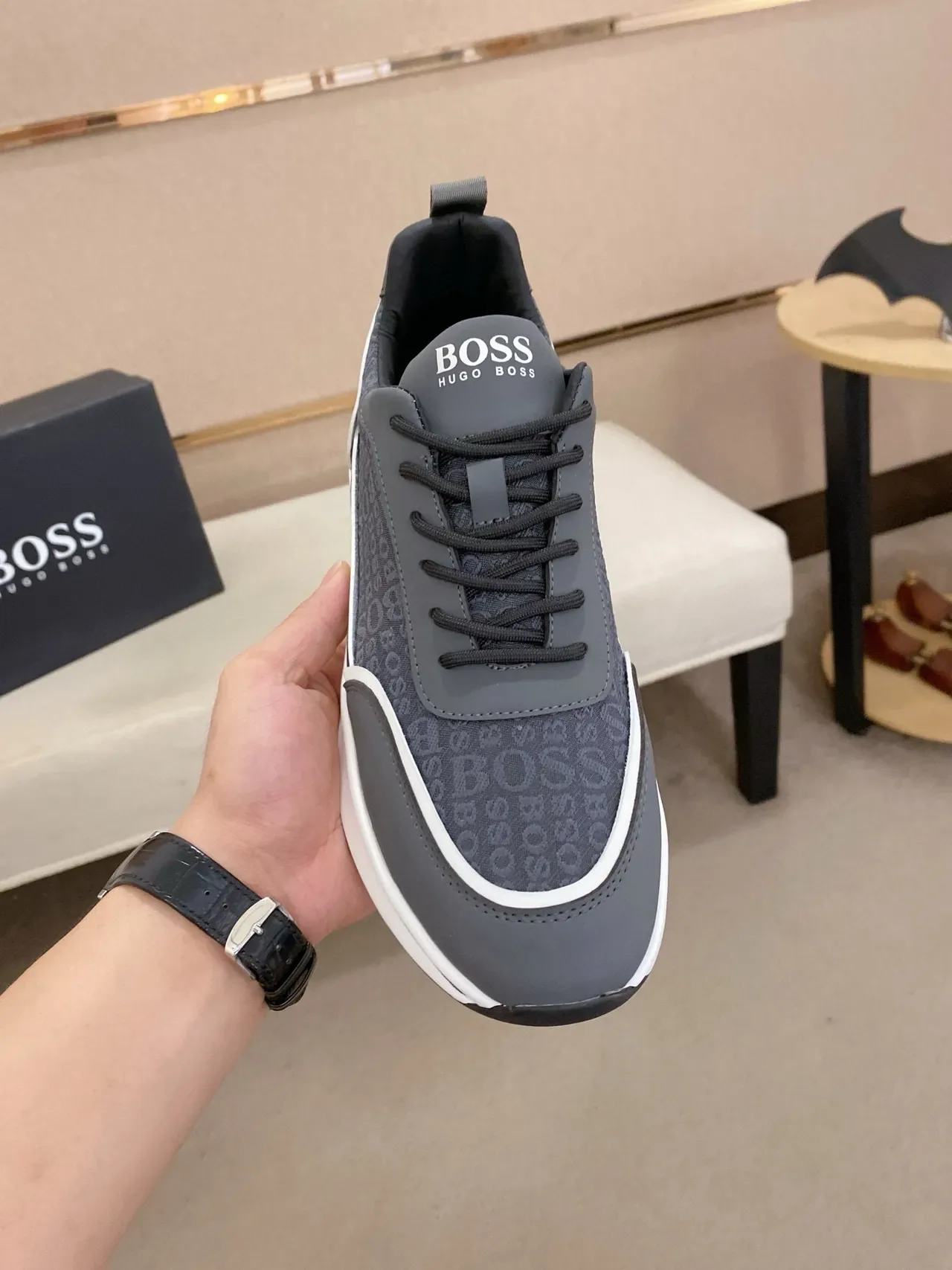 Hugo Boss Chaussures Lifestyle Gris Blanc avec Tige en Textile Monogramée et Bande de Contraste sur la Semelle Médiane 2