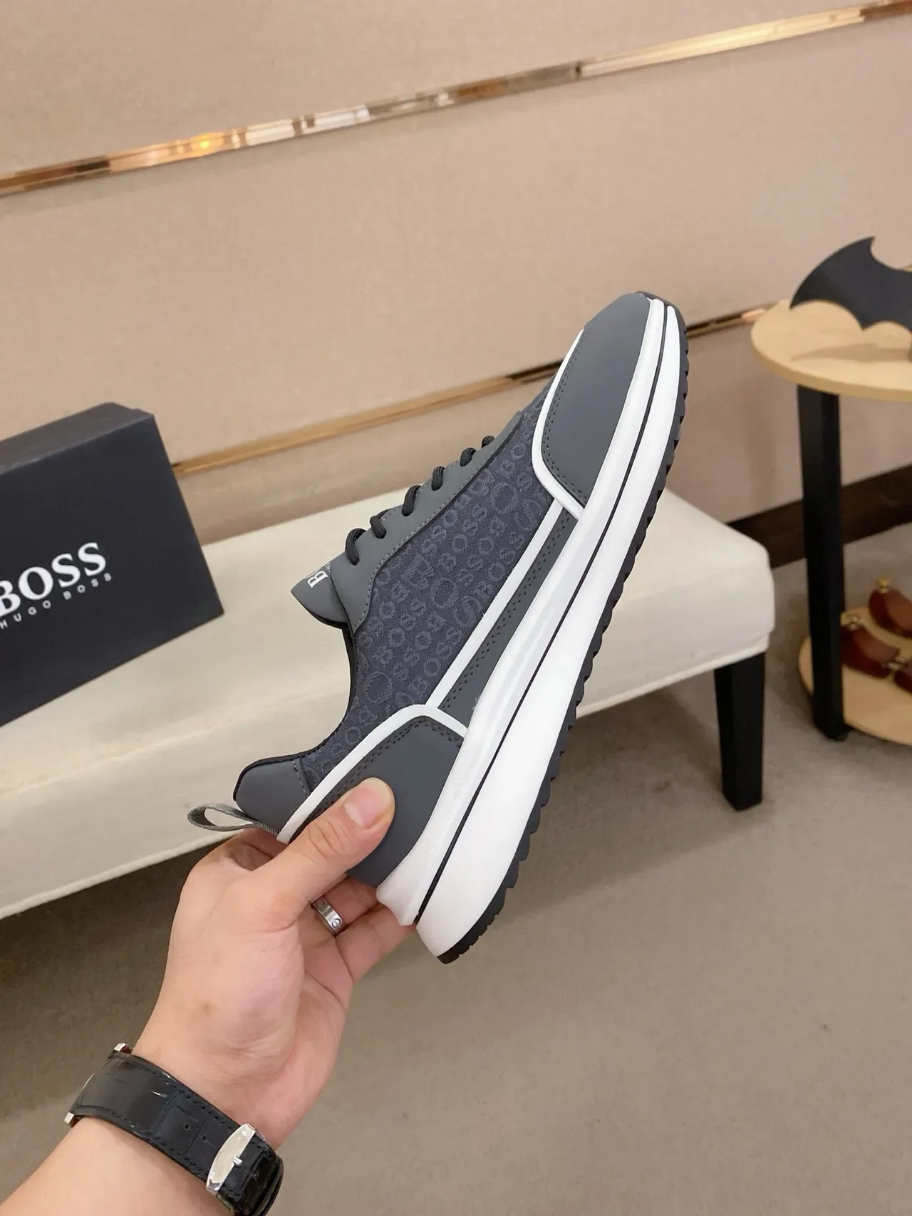 Hugo Boss Chaussures Lifestyle Gris Blanc avec Tige en Textile Monogramée et Bande de Contraste sur la Semelle Médiane 5