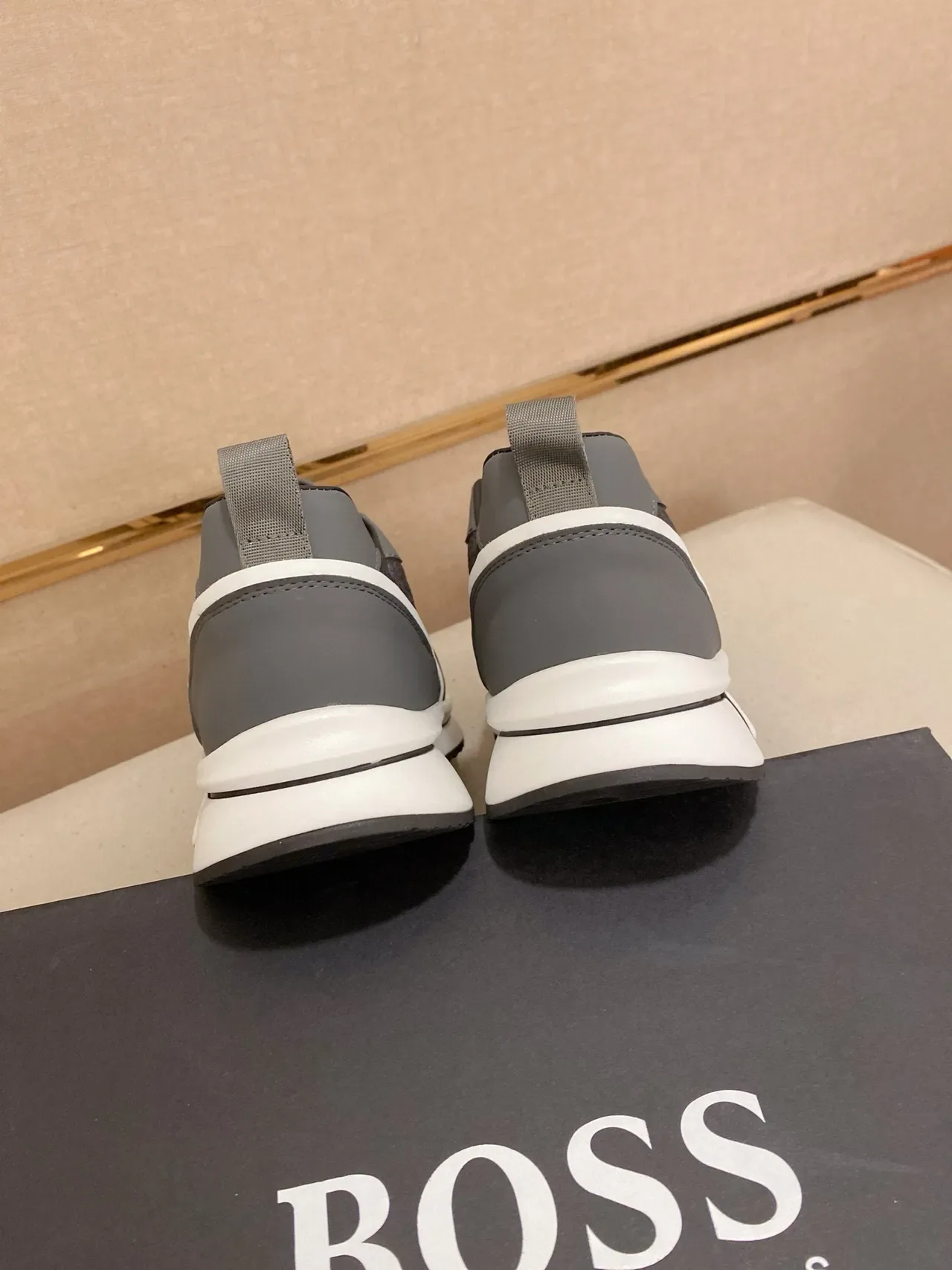 Hugo Boss Chaussures Lifestyle Gris Blanc avec Tige en Textile Monogramée et Bande de Contraste sur la Semelle Médiane 8