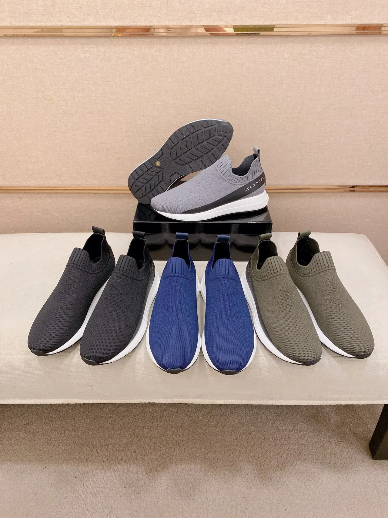 Hugo Boss Sneaker Lifestyle Gris et Blanc en Maille Slip-On 2