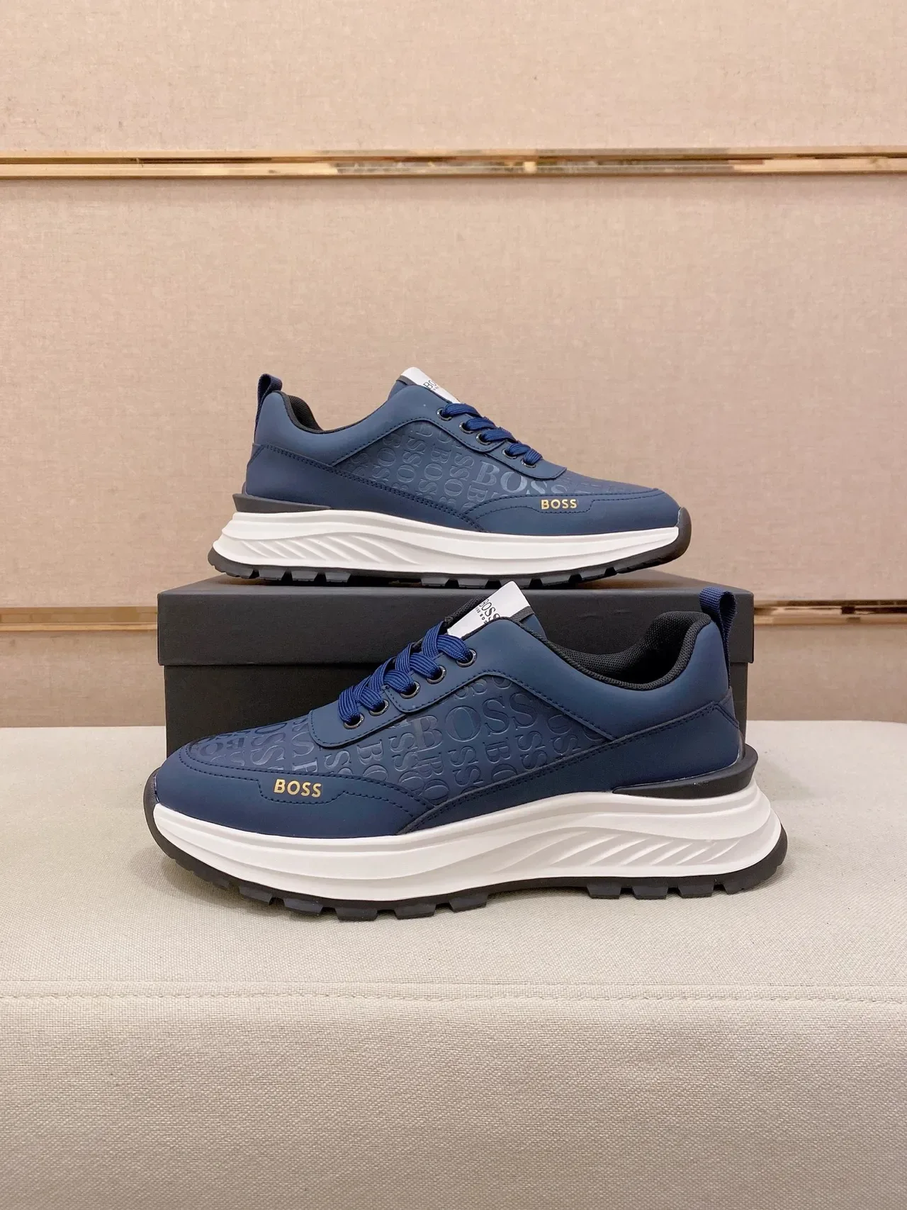 Hugo Boss Sneakers Lifestyle color Navy White avec motif logo embossé, semelle midsole chunky layered 7