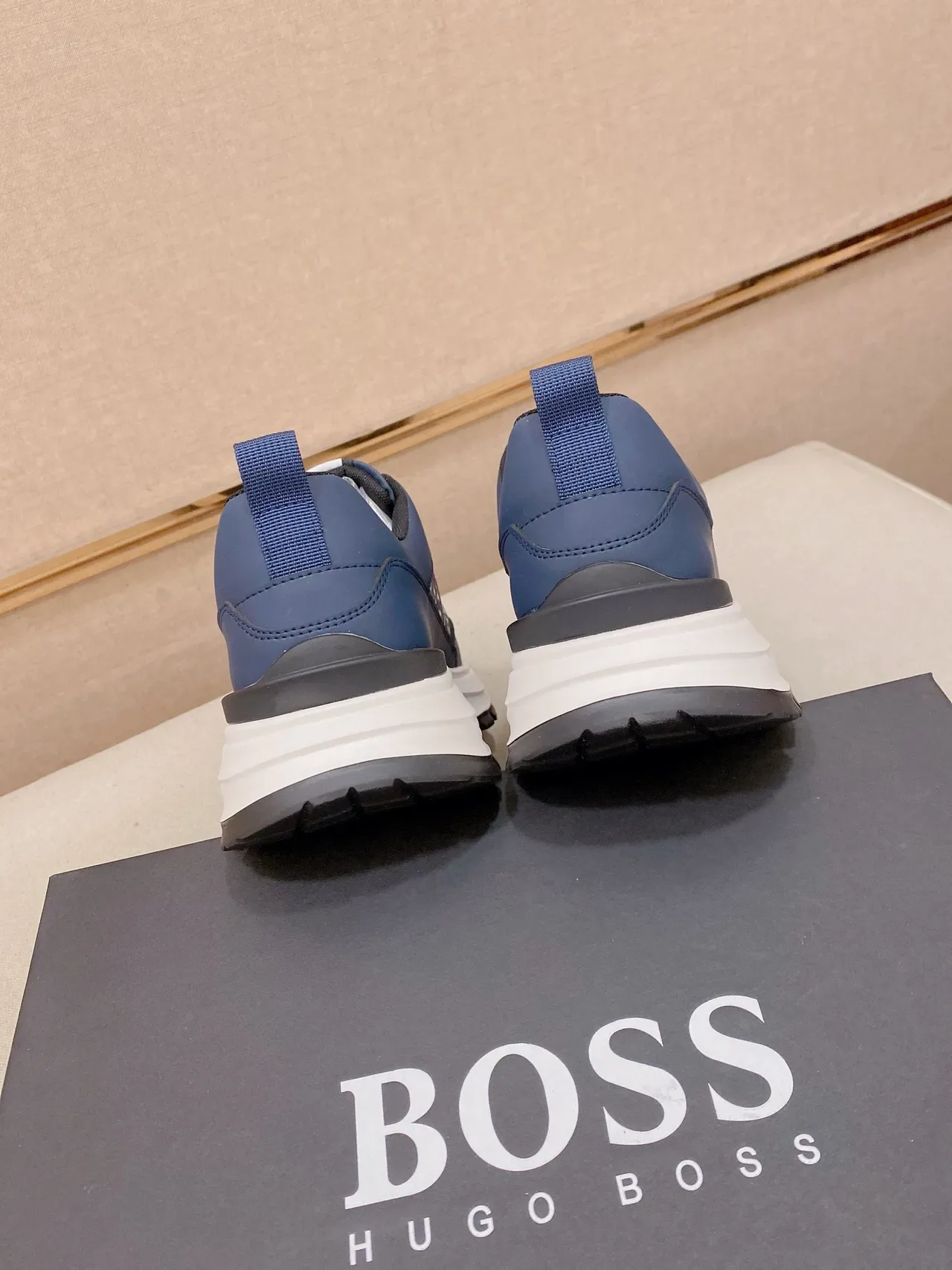 Hugo Boss Sneakers Lifestyle color Navy White avec motif logo embossé, semelle midsole chunky layered 8