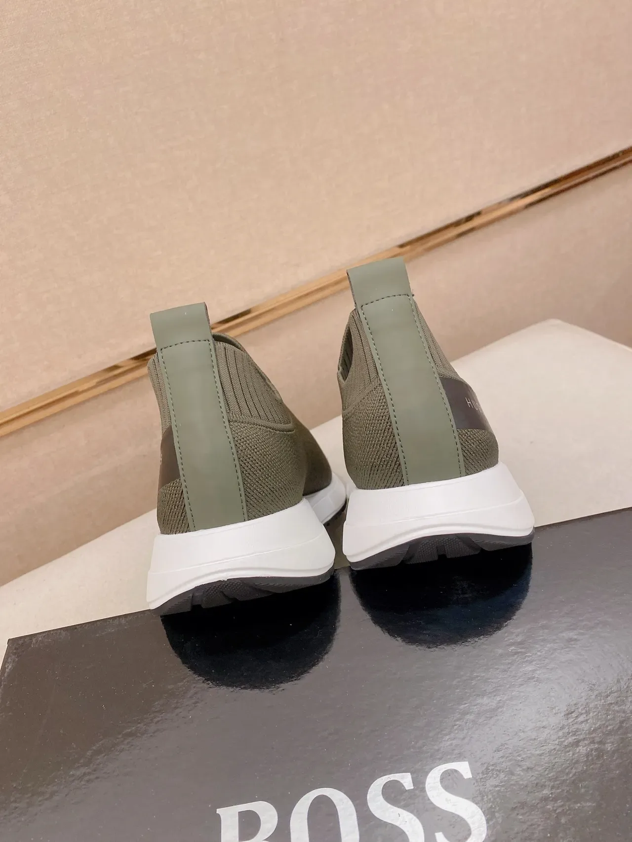 Hugo Boss chaussure slip-on tricotée vert olive sneaker lifestyle 2