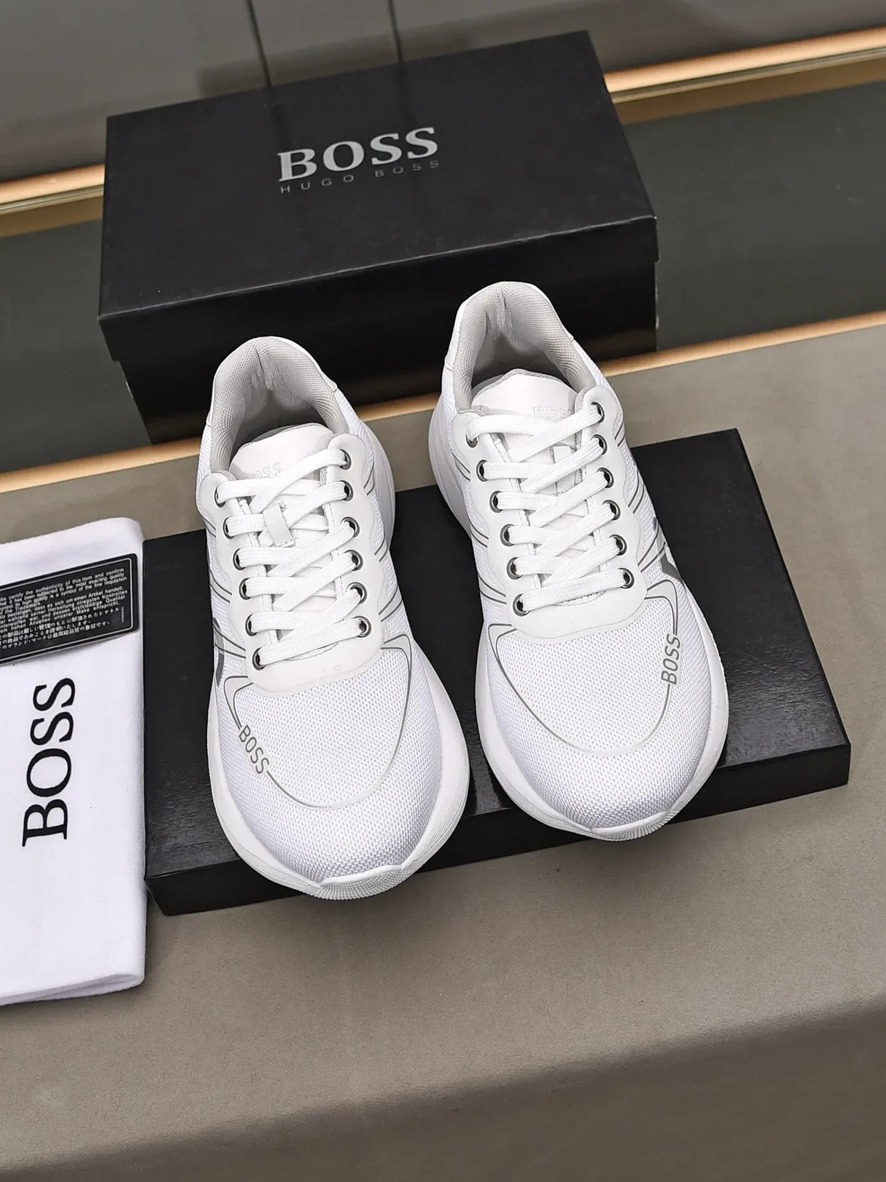 Hugo Boss Zapatillas Blancas Grises Parte Superior de Malla Esculpida Ranurada Suela Media 2