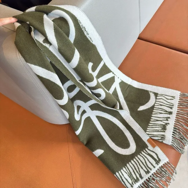 Loewe Anagram Vert Militaire Blanc Motif Abstrait Géométrique Ourlet Frangé Cashmere Écharpe 4